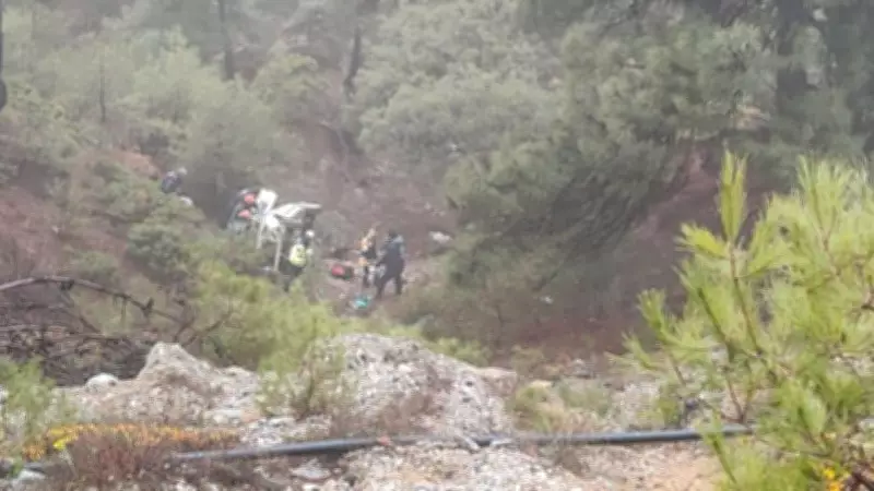 Sahildeki Sarampole Uçan Araçta 1 Kişi Hayatını Kaybetti, 4 Kişi Yaralandı