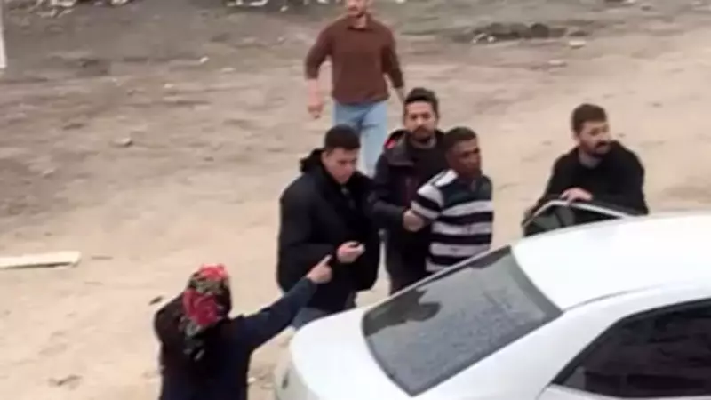 Sakarya'da Firari Yakalama Operasyonu: Mahalleli Polise Direndi