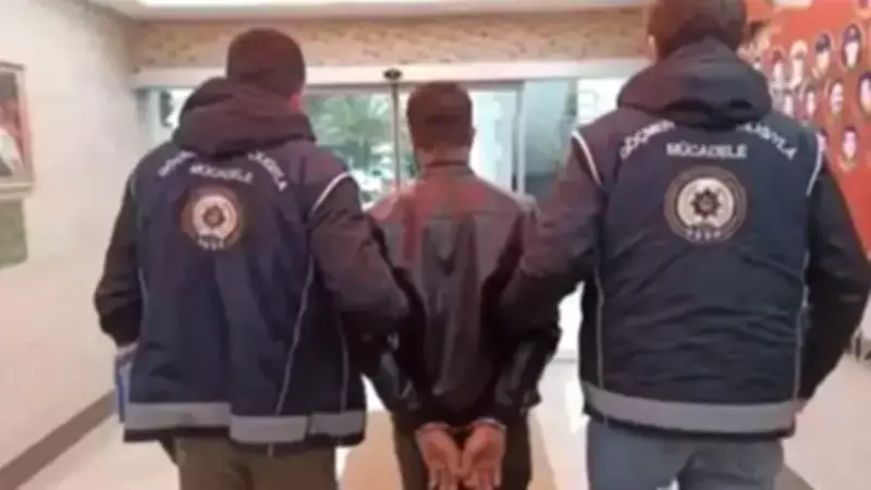 Sakarya'da Göçmen Kaçakçılığı Operasyonu: 5 Kişi Yakalandı, Sürücü Tutuklandı