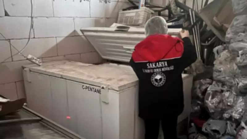 Sakarya'da Tarihi Geçmiş 200 Kilo Tavuk Ele Geçirildi, İşletmeye Ceza