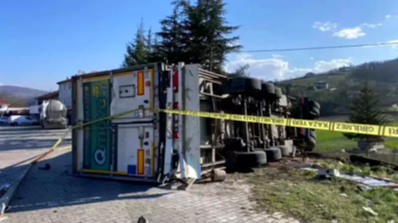 Samsun-Ankara Karayolu'nda Tır Kazası: Çay Yüklü Tır Kontrolden Çıktı