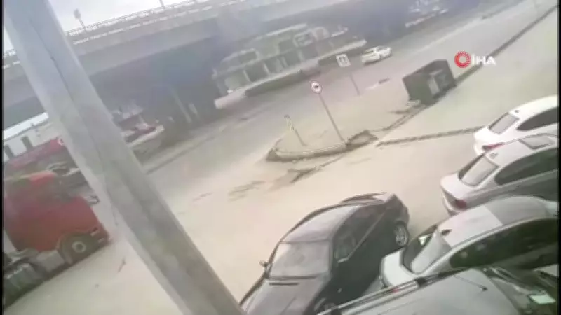 Samsun'da Motosiklet Sürücüsü TIR'ın Altına Girmekten Son Anda Kurtuldu