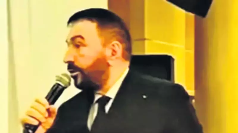 Sanatçı Mustafa Topaloğlu, Hayranının Sözlerine Sinirlenerek Sahneyi Terk Etti