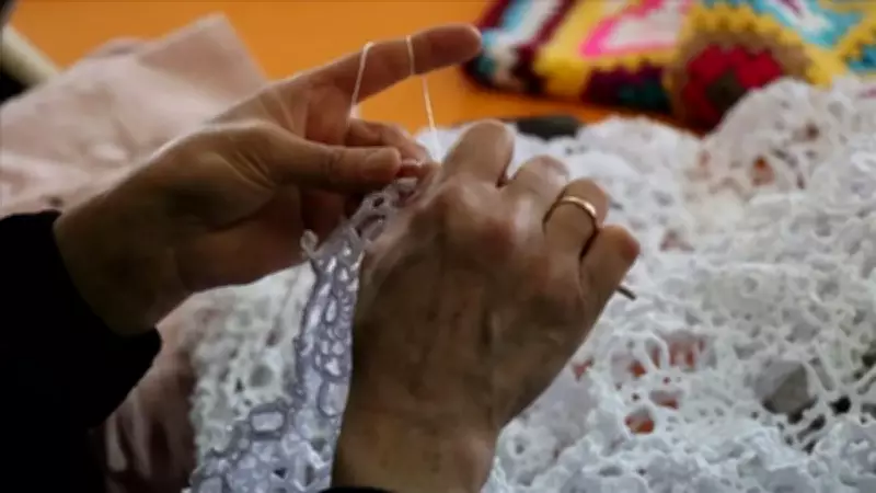 Sandıktaki Emekler İyilikle Dokunuyor: Geleneksel Çeyizler Modern Ürünlere Dönüşüyor