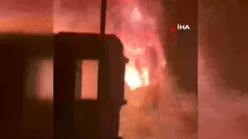 Sarıyer'de Park Halindeki Servis Aracı Alevlere Teslim Oldu, Şarj İstasyonuna Sıçradı