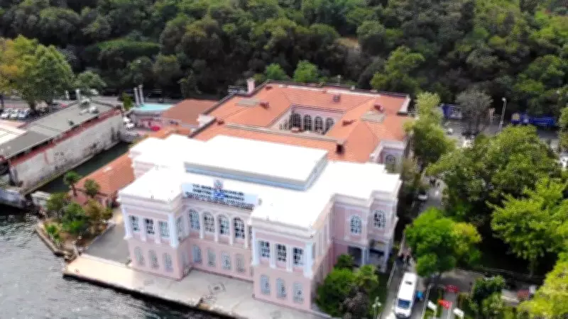 Sarıyer'deki Hastanede Çıkan Yangın İtfaiye Ekiplerince Söndürüldü