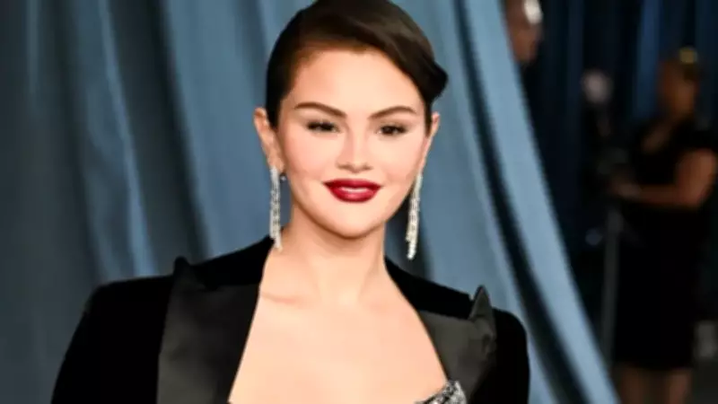 Selena Gomez Eşi Benny Blanco'nun Ayaklarını Öptü! Magazin Dünyasını Sarsan Detaylar