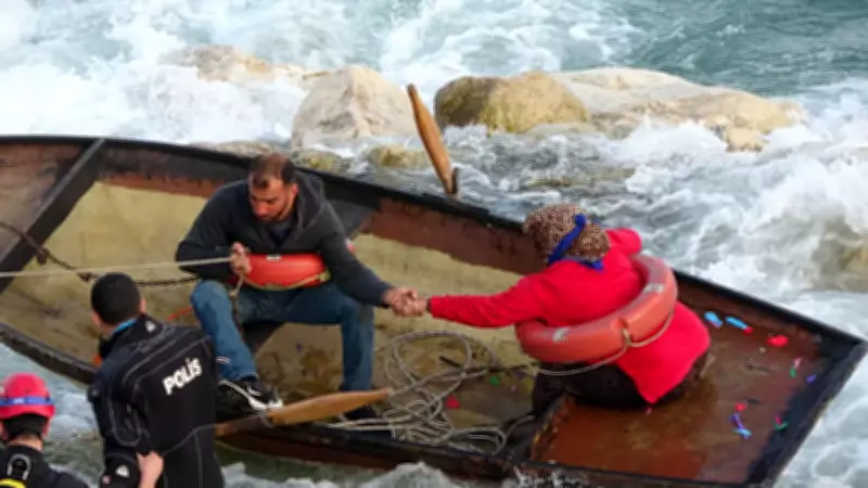 Seyhan Nehri'nde Kayık Faciası: Ele Ele Tutuşarak Kurtarılmayı Beklediler