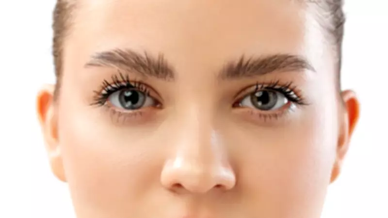 Seyrelen Kaşları Gürleştiren Doğal Yöntem: Hint Yağının Mucizesi