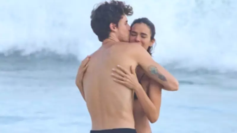Shawn Mendes ve Bruna Marquezine Plajda Aşk Dolu Anlar Yaşadı