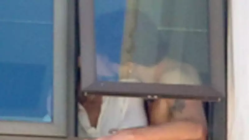 Shawn Mendes ve Bruna Marquezine Rio'da Pencere Önünde Yakalandı