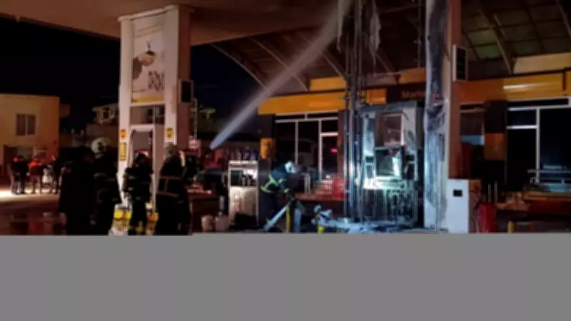 Siirt'te Akaryakıt İstasyonunda Çıkan Yangın İtfaiye Ekipleri Tarafından Kontrol Altına Alındı