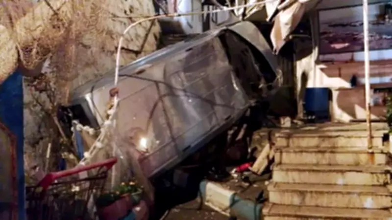 Silivri'de Korkunç Kaza: Araç Restoran Duvarına Çarpıp 5 Metreden Düştü