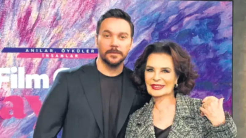 Sinan Akçıl'ın Sanat Dolu Çocukluğu: 'Bizim Evden Ünlü Eksik Olmazdı'