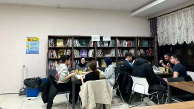 Sincan'da Millet Kıraathaneleri Öğrencilerin Gece Moduyla Hizmet Veriyor