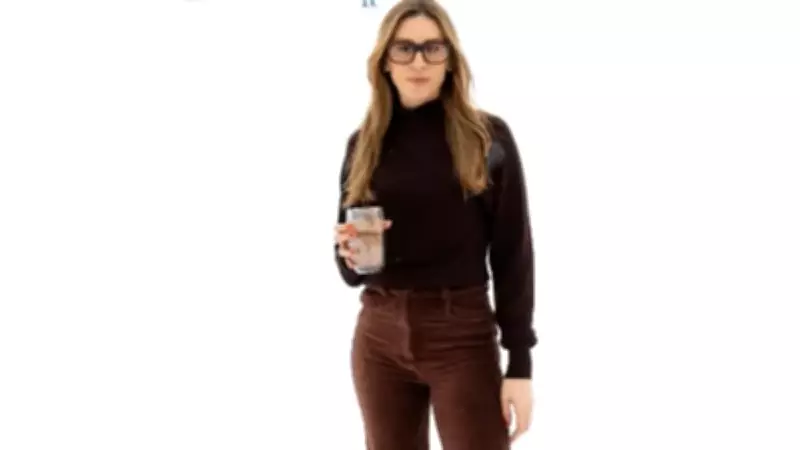 Sinem Kobal'ın Karlı Tatil Pozları Sosyal Medyayı Salladı!