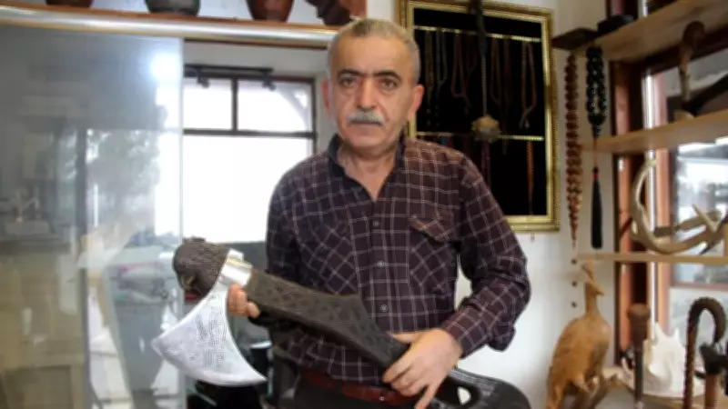 Sivaslı Usta Hayati Ünsal 35 Yıldır Ahşap ve Çeliği Sanata Dönüştürüyor