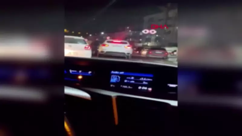 Sivas'ta Trafik Kavgası: Kadın Otomobilin Üzerine Çıkarak Araçlara Zarar Verdi