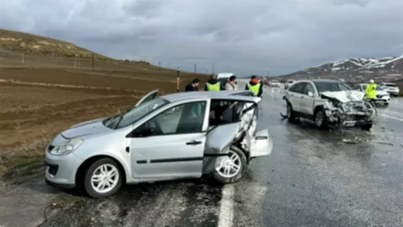 Sivas'ta Zincirleme Trafik Kazası: 1 Ölü, 5 Yaralı