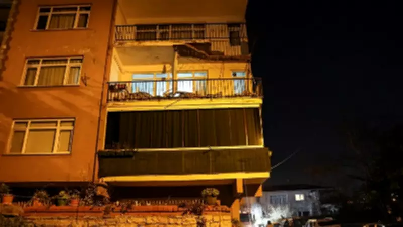 Üsküdar'da Balkon Çökmesi: 4 Katlı Bina Tahliye Edildi, Kolonlarda Çatlak Tespit Edildi