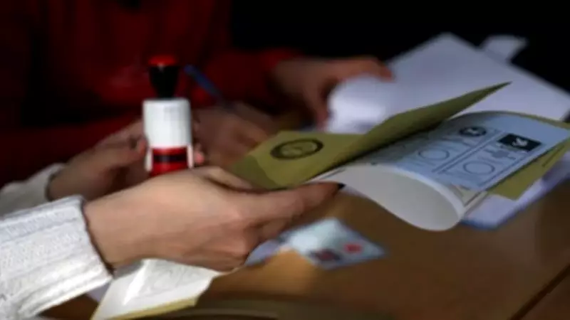 Son Anket Sonuçları Açıklandı: AK Parti'de Yükseliş, CHP'de Düşüş Gözleniyor