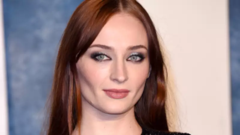 Sophie Turner'ın Sakatlığı Tomb Raider Dizisinin Çekimlerini Durdurdu