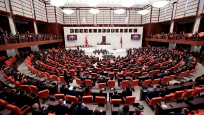 Sosyal Hizmetler Kanunu TBMM'de: Doğum İzni 16 Haftaya Çıkıyor, Koruyucu Ailelere Yeni Haklar