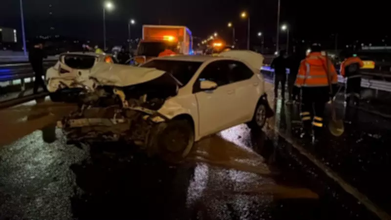 İstanbul Ataşehir'de Zincirleme Kaza: 8 Araç Birbirine Girdi, 4 Yaralı