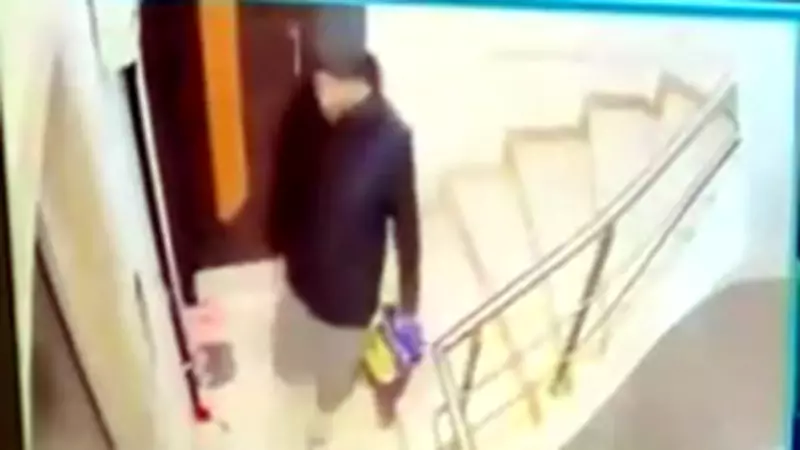 İstanbul Avcılar'da Hırsız, Ayakkabıları Poşetleyerek Kameralara Yakalandı