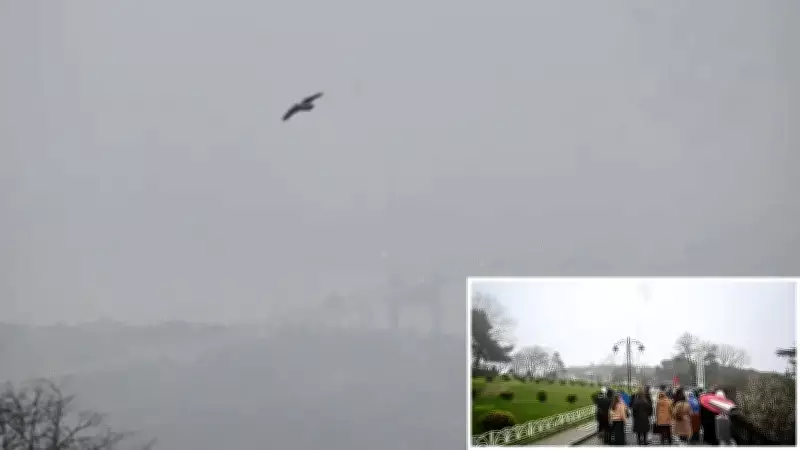 İstanbul Bayram Sabahını Sis Perdesi Altında Karşıladı