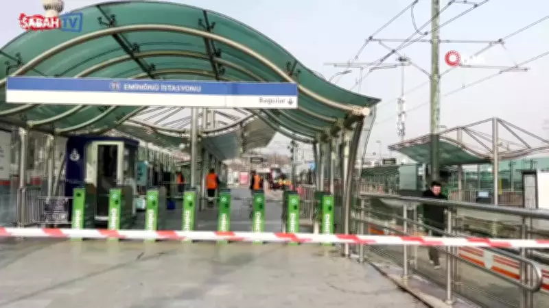 İstanbul Eminönü'nde Tramvay Raydan Çıktı: Yolcular Tahliye Edildi