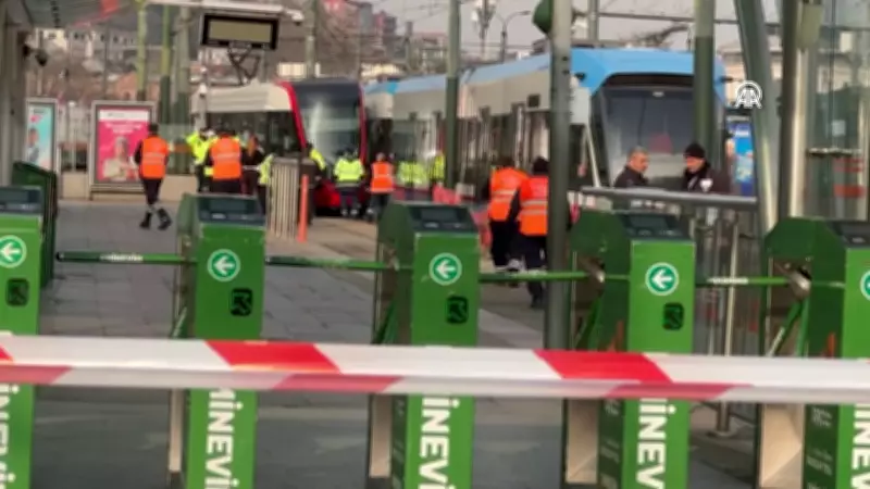 İstanbul Fatih'te Tramvay Kazası: Raydan Çıkan Araç Karşı Tramvaya Çarptı