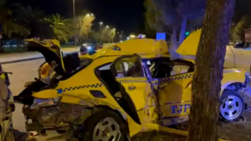 İstanbul Kartal'da Makas Atan Araç Taksiye Çarptı: 3 Yaralı