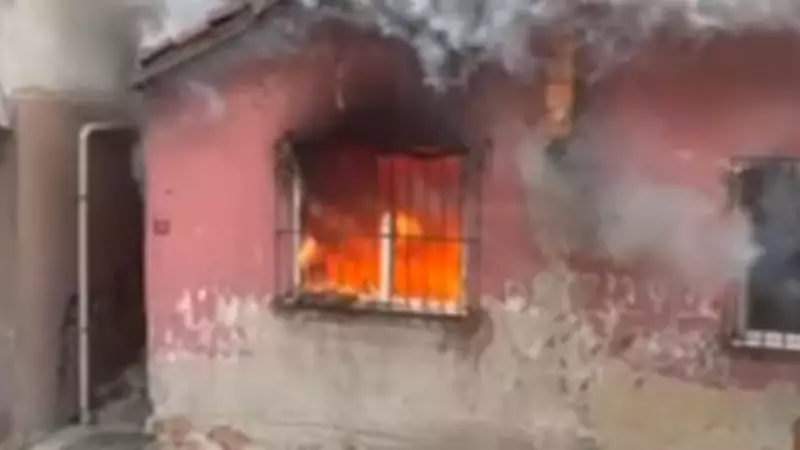 İstanbul Kağıthane'de Gecekonduda Çıkan Yangında Bir Kişi Hayatını Kaybetti