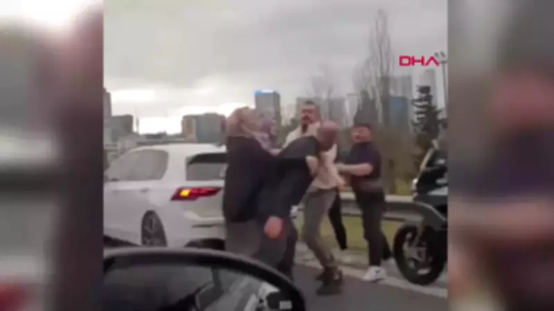 İstanbul Ümraniye'de Trafik Kavgası Tekmeli Yumruklu Dövüşe Dönüştü