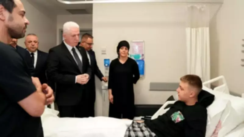 İstanbul Valisi Davut Gül, Çekmeköy'de Bıçaklanan Öğrenciyi Hastanede Ziyaret Etti