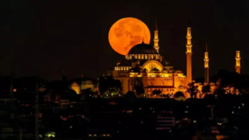 İstanbul'da 8 Mart 2026 İftar Saati Diyanet İle Açıklandı: Akşam Ezanı 19.09'da