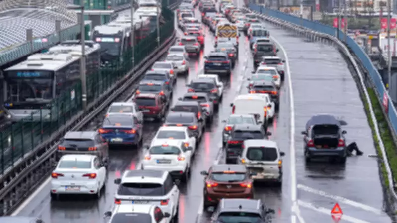 İstanbul'da Bayram Trafiği Felç Oldu: Yoğunluk Yüzde 74'e Ulaştı