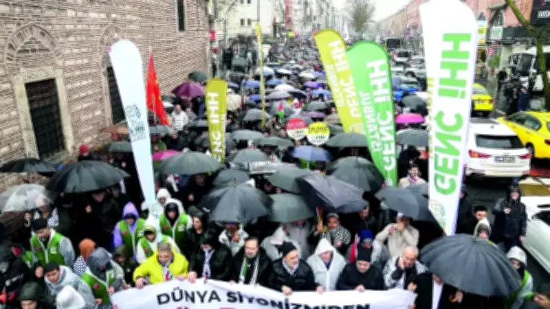 İstanbul'da Binlerce Kişi Filistin İçin Sokağa Çıktı: 'Katil İsrail Defol' Sloganları Yükseldi