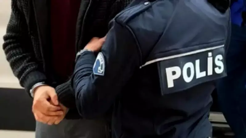 İstanbul'da FETÖ Operasyonu: 25 Şüpheli Yakalandı, Aralarında Kamu Görevlileri Var