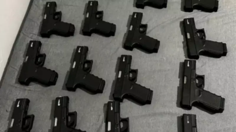 İstanbul'da Kaçak Silah Operasyonu: 18 Tabanca ve 5 Namlu Ele Geçirildi