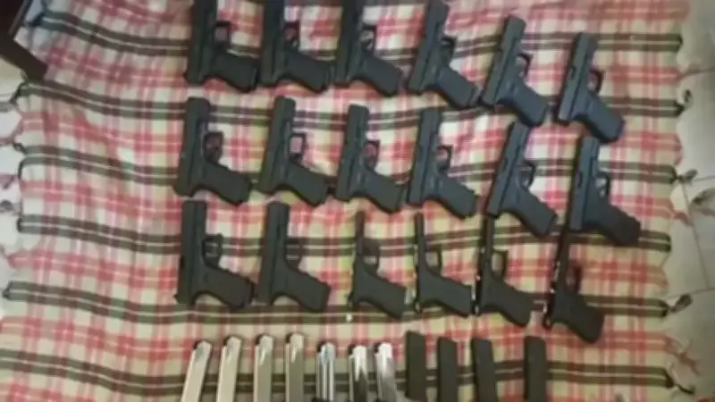 İstanbul'da Silah Ticaretine Büyük Operasyon: 4 Gözaltı, Onlarca Tabanca Ele Geçirildi