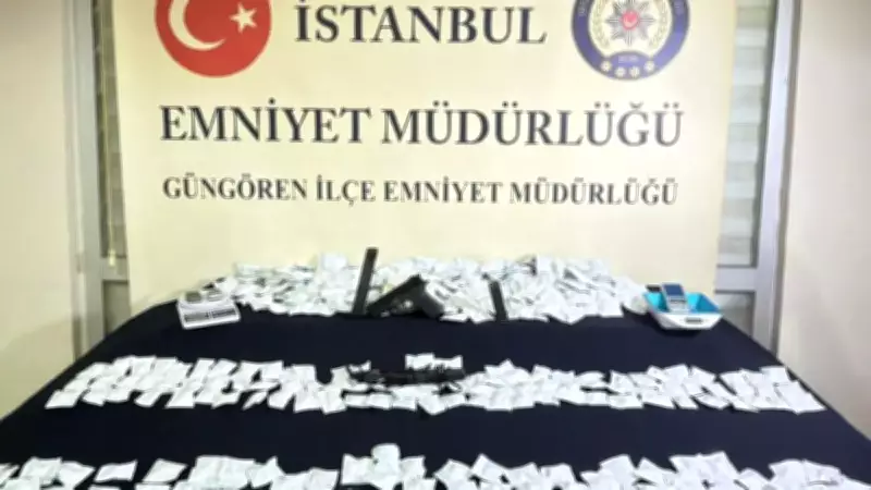 İstanbul'da Uyuşturucu Operasyonu: 1.5 Kilo Marihuana ve Silahlar Ele Geçirildi