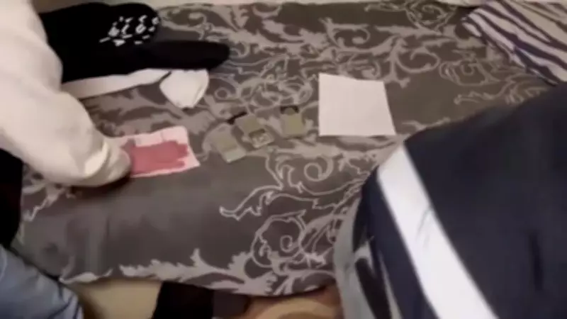 İstanbul'da Uyuşturucu Satıcısı Suçüstü Yakalandı: 695 Hap ve 17 Bin 400 Lira Ele Geçirildi