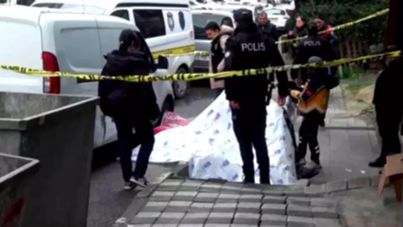 İstanbul'da Yaşlı Kadın 3. Kattan Düşerek Hayatını Kaybetti