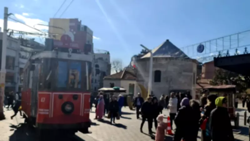 İstanbul'da Yalancı Bahar Şaşırttı: Güneşli Hava Dondurucu Soğuk Getirdi