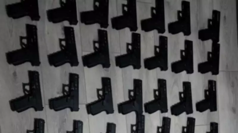 İstanbul'da Yasadışı Silah Ticareti Yapan Şüpheli Yakalandı, 50 Tabanca Ele Geçirildi