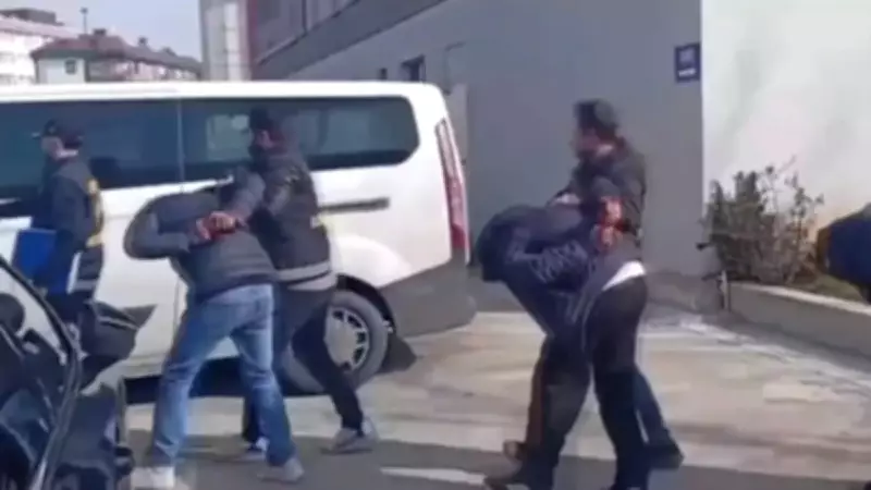 Sultanbeyli'de Uyuşturucu Baskını: 4 Kişi Tutuklandı, Kilolarca Madde Ele Geçirildi