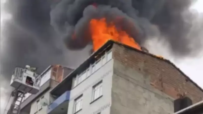 Sultangazi'de 5 Katlı Binanın Çatısında Yangın: 2 Kişi Hastanelik Oldu