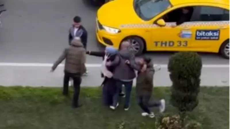 Sultangazi'de İftar Saatinde İki Ayrı Trafik Kavgası: Kemer ve Yumruklar Havada Uçuştu